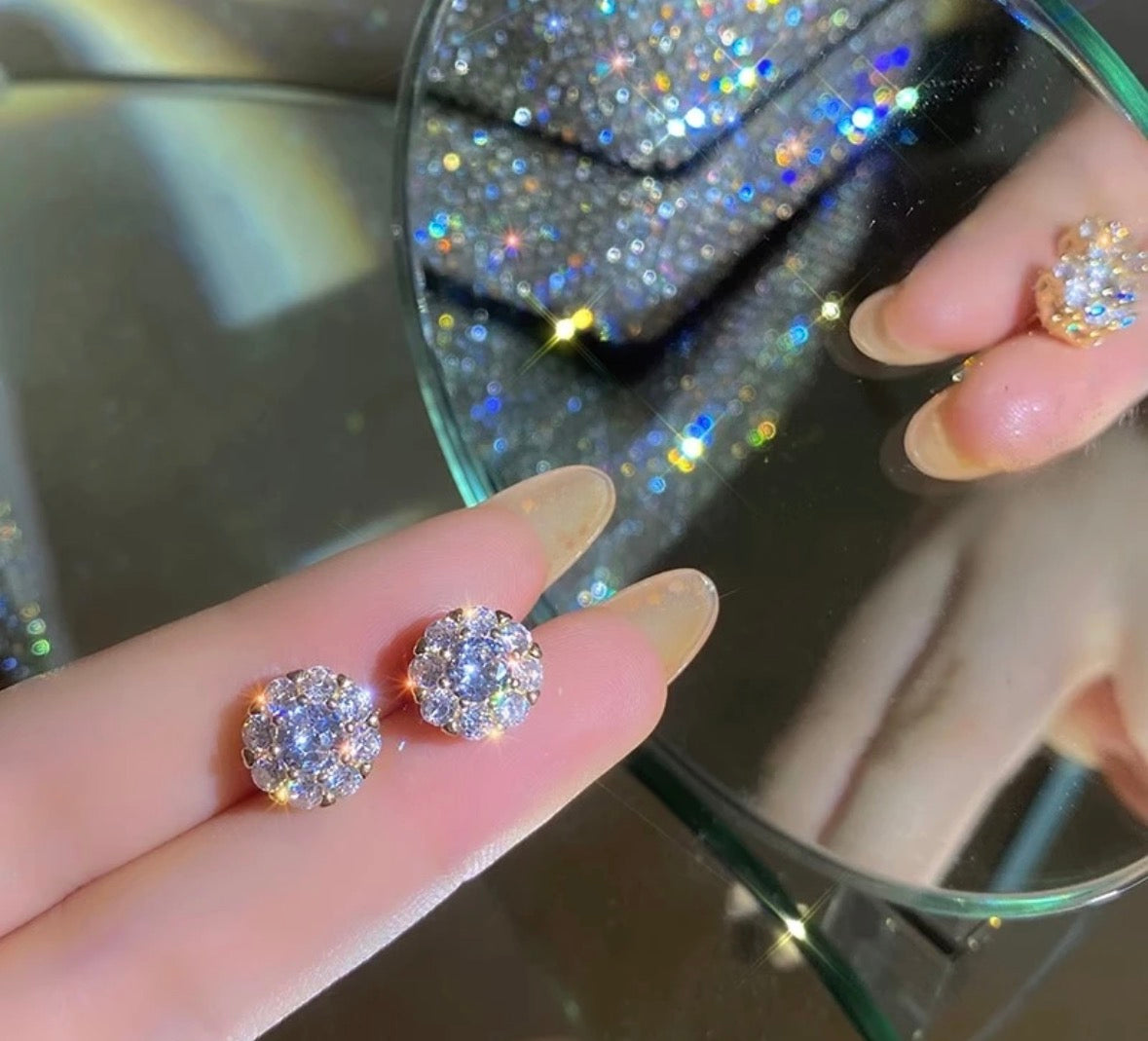 Perlen-Steckerohrringe mit grauer Kugel