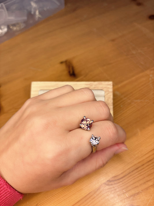 Eleganter offener Silberring mit Kristall