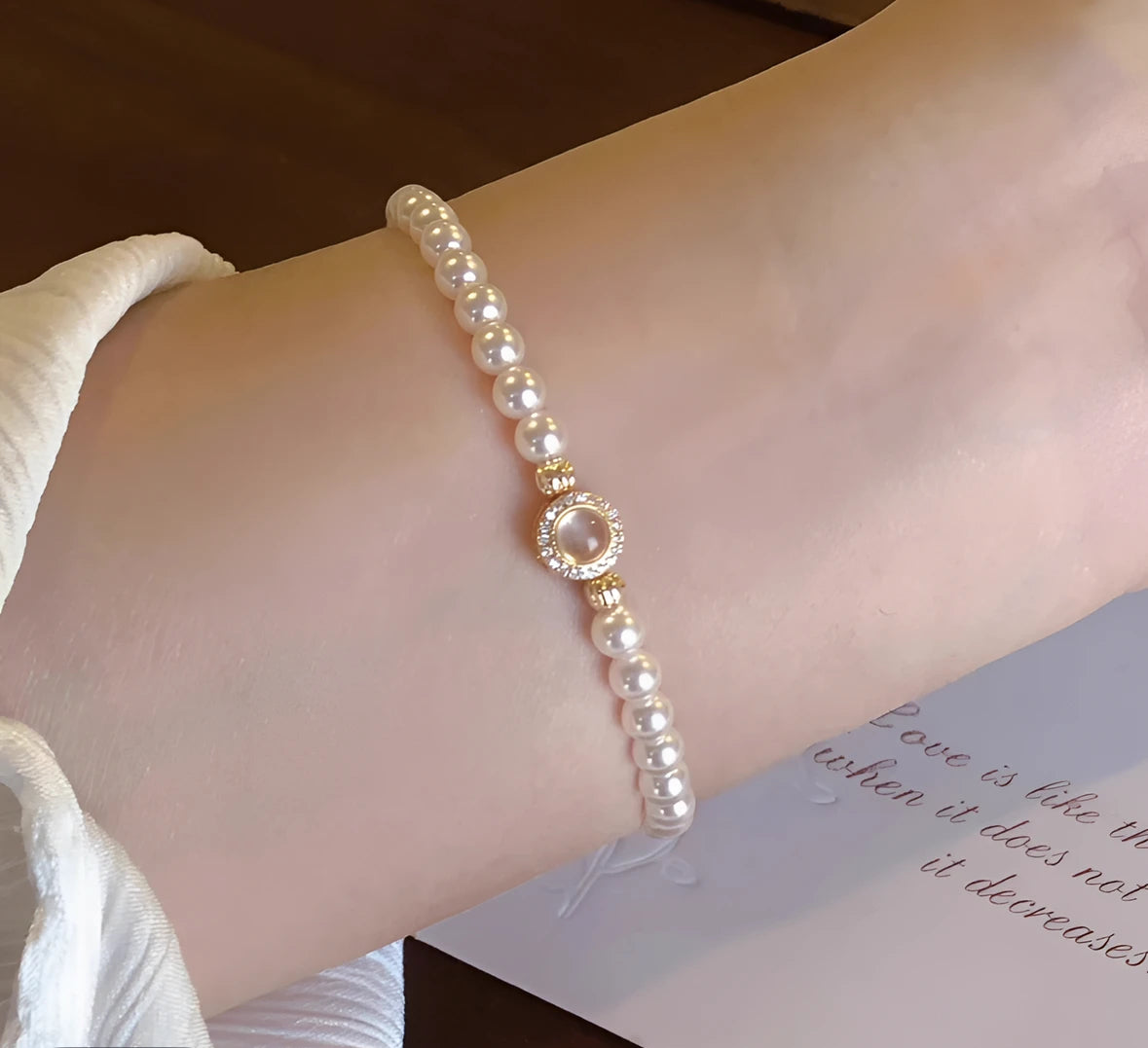 Perlenarmband – Elegant & Fein, Gold Detail