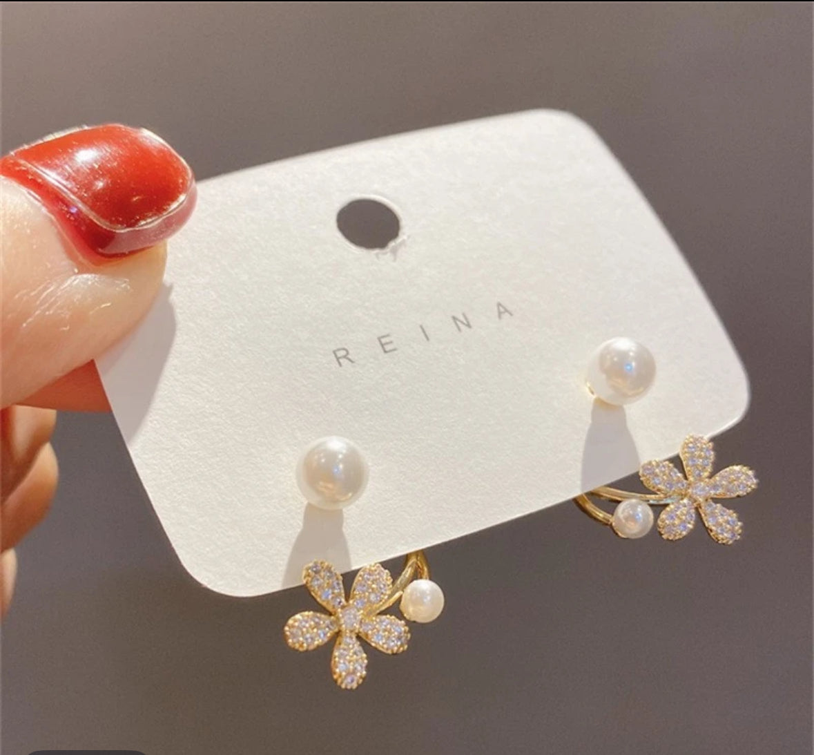 2-in-1 Design: Funkelnde Blüten-Ohrringe mit Perlen & Zirkonia