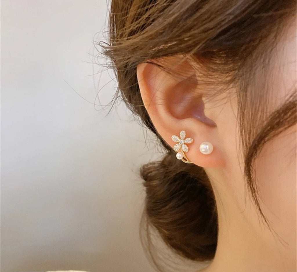 2-in-1 Design: Funkelnde Blüten-Ohrringe mit Perlen & Zirkonia