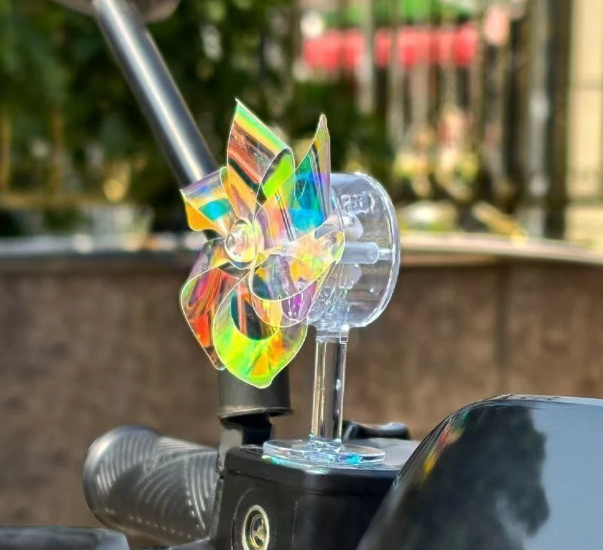 Little Shark - Regenbogen-Windrad fürs Fahrrad & Auto – Drehender Licht-Effekt