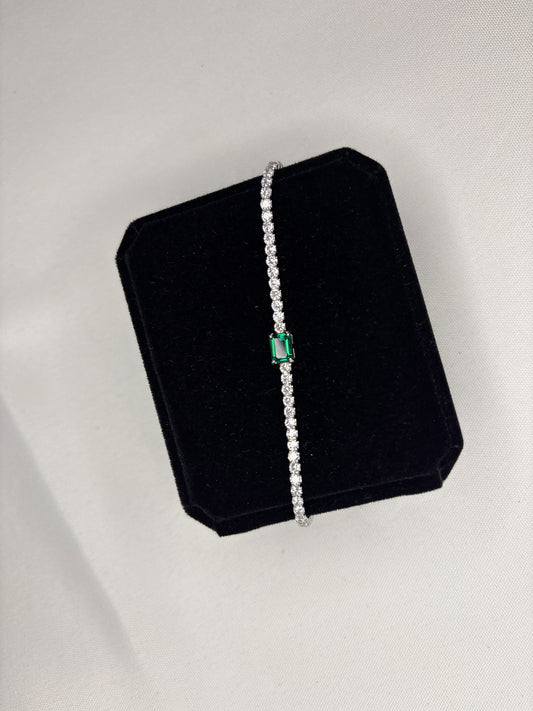 Elegantes Silberarmband mit grünem Mittelstein & funkelnden Zirkonia