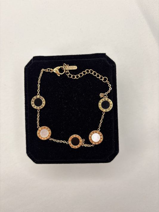 Vergoldetes Armband mit römischen Ziffern & Perlmutt