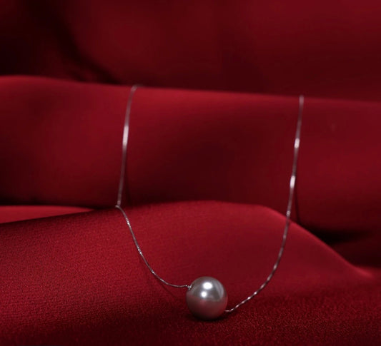 Elegante Perlenkette mit feiner Silberkette