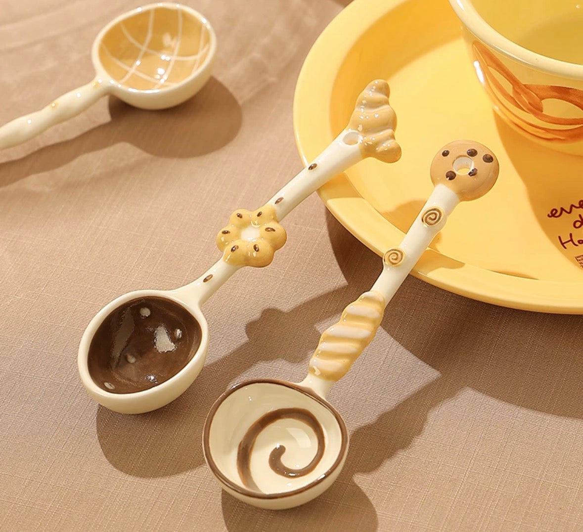 Keramik-Löffelset im Dessert-Design