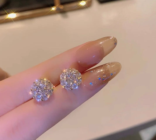 Perlen-Steckerohrringe mit grauer Kugel