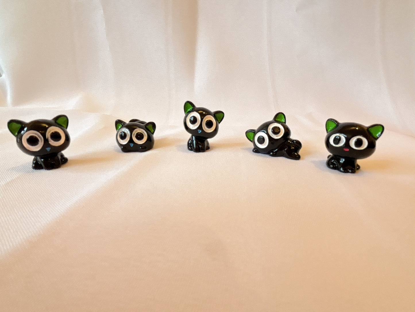 Schwarze Katzen Figuren 5er Set kawaii Mini Deko – Little Shark