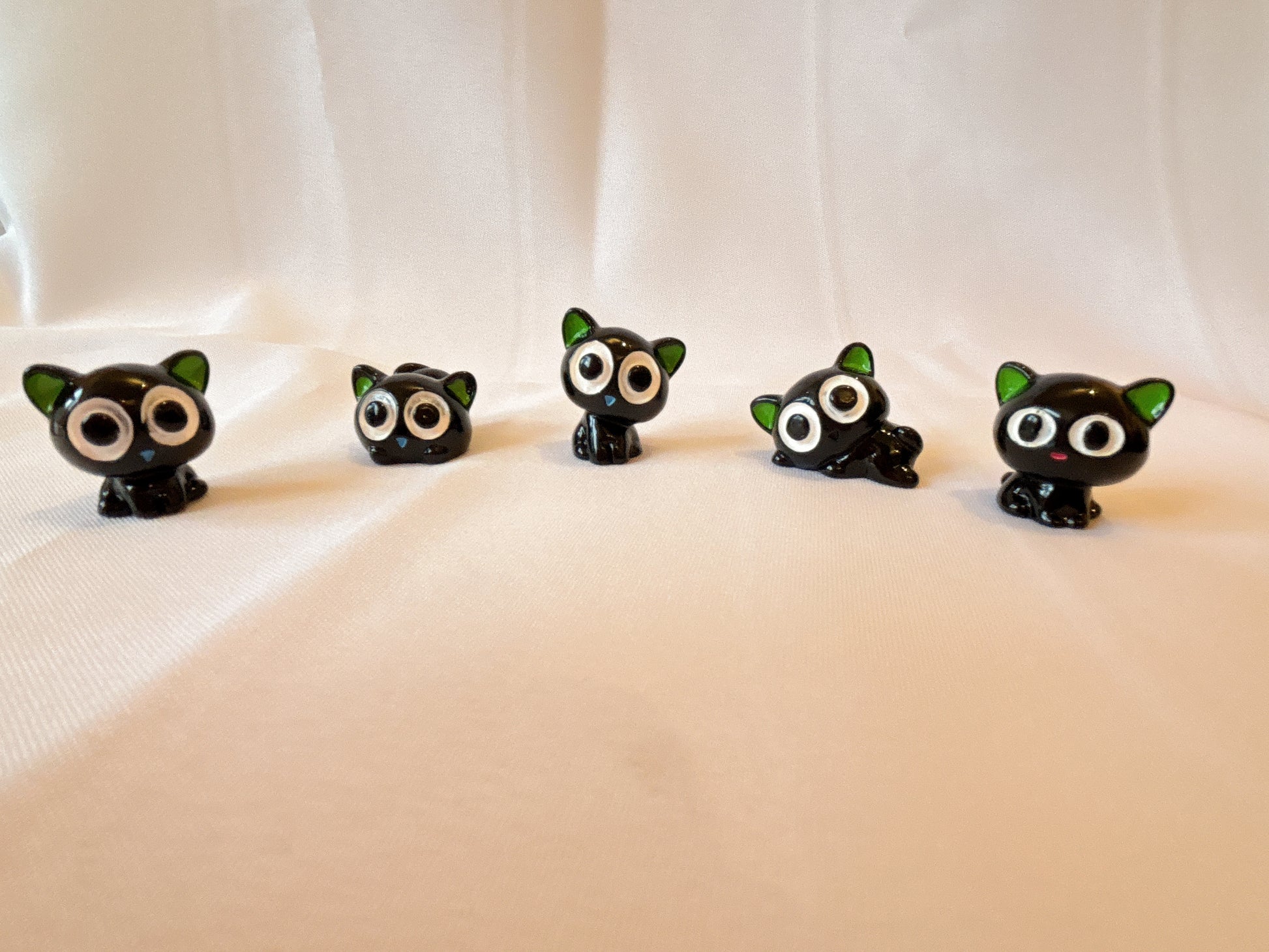Schwarze Katzen Figuren 5er Set kawaii Mini Deko – Little Shark